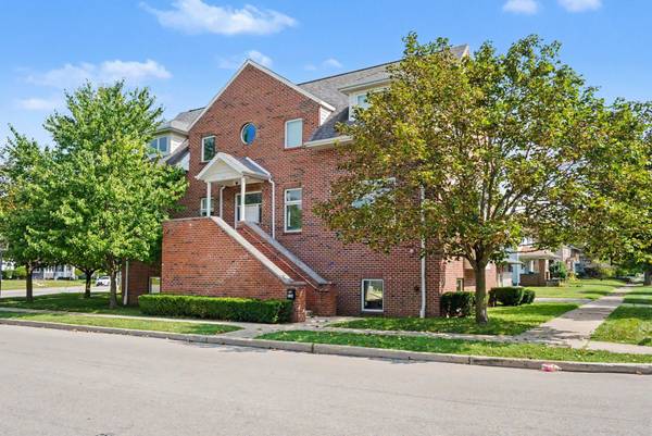 330 N Sunnyside AVE, South Bend, IN 46617