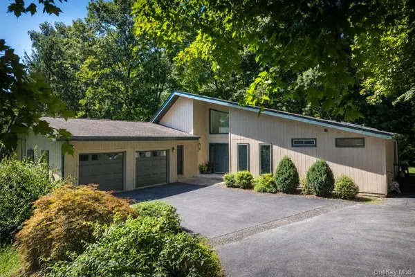 14 Luty DR, Hyde Park, NY 12538