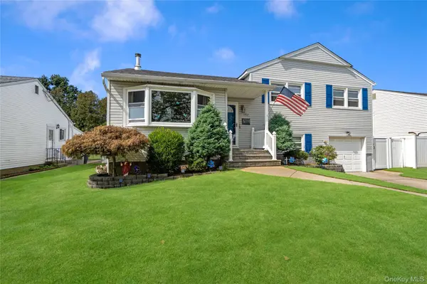 582 Benton RD, East Meadow, NY 11554