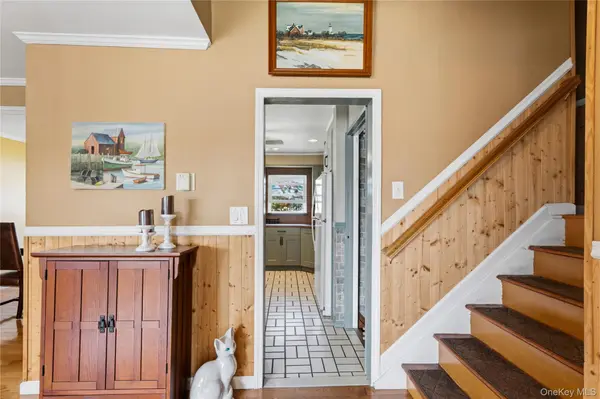 582 Benton RD, East Meadow, NY 11554