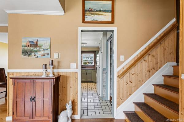 582 Benton RD, East Meadow, NY 11554
