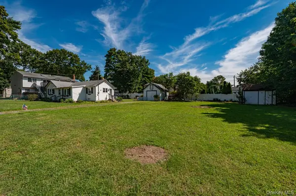 67 Joseph PL, Nesconset, NY 11767