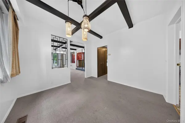 45-23 Utopia Pkwy, Flushing, NY 11358