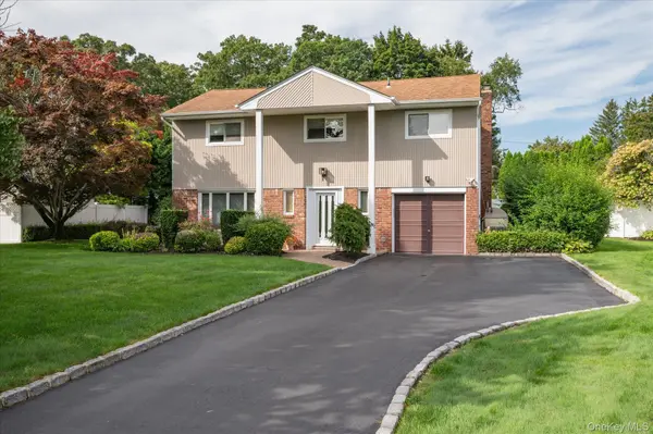 10 Klaibar LN, East Northport, NY 11731