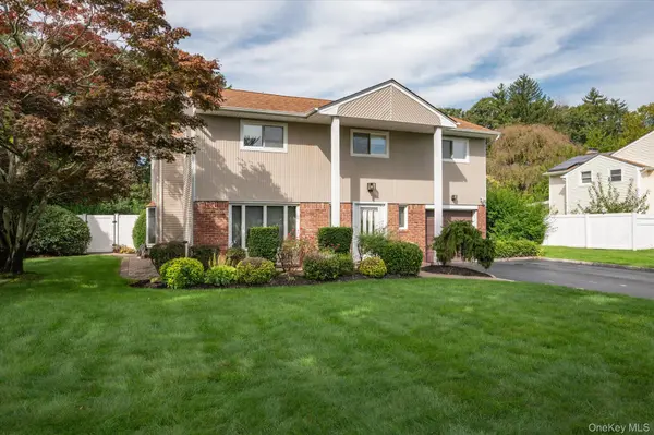 10 Klaibar LN, East Northport, NY 11731