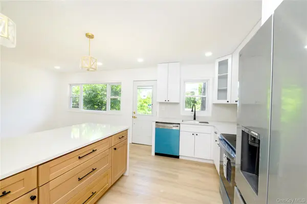 1282 Allen DR, Seaford, NY 11783
