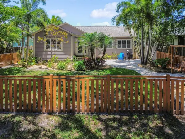 2421 7TH AVE N, St Petersburg, FL 33713