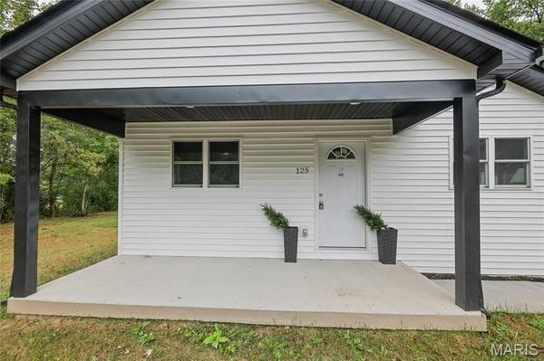 125 Anna AVE, Godfrey, IL 62035