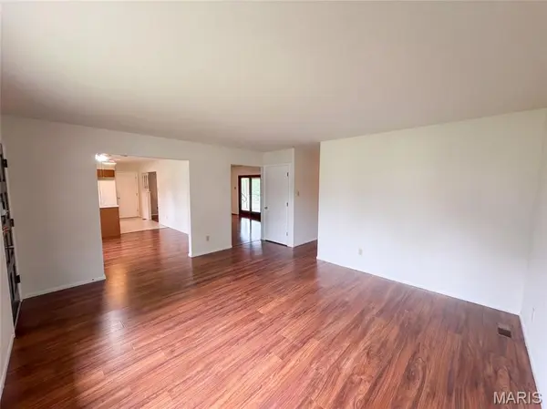 1621 Christy DR, St Charles, MO 63303