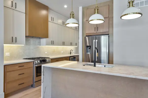 3754 W Sunnyside AVE, Chicago, IL 60625