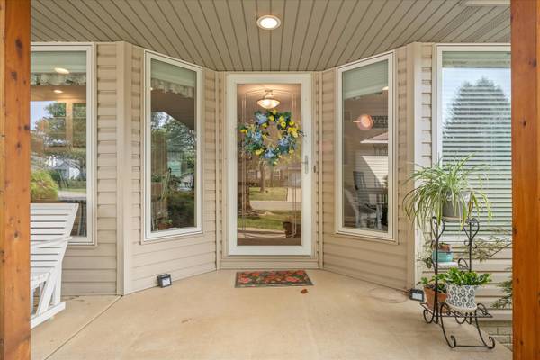 2000 Spruce LN, Monticello, IL 61856
