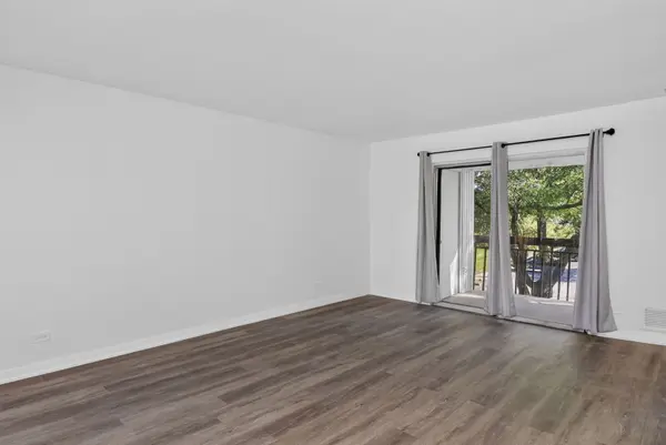2212 Country Club DR #21, Woodridge, IL 60517