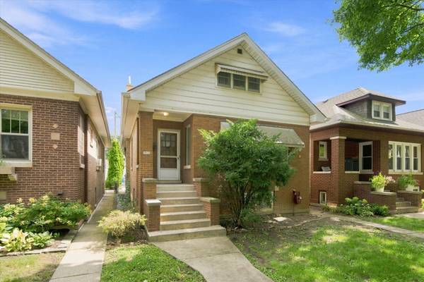 3811 N Francisco AVE, Chicago, IL 60618