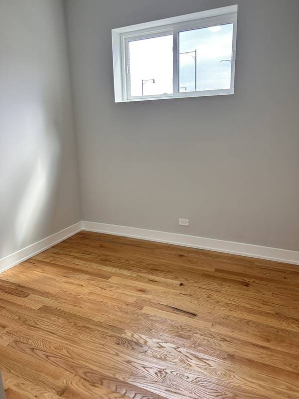 4119 W Montrose AVE #1, Chicago, IL 60641