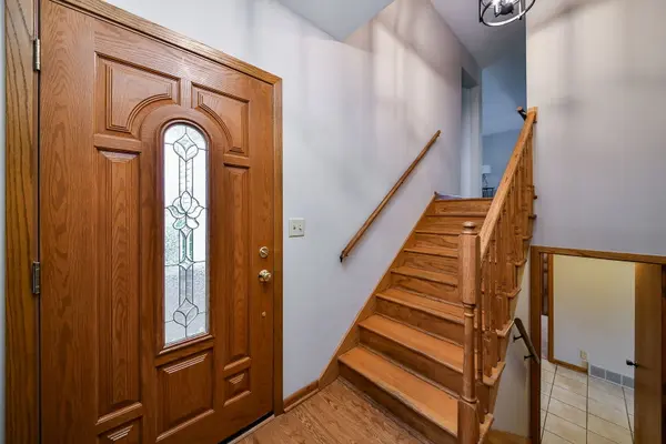 2S557 Bliss RD, Sugar Grove, IL 60554