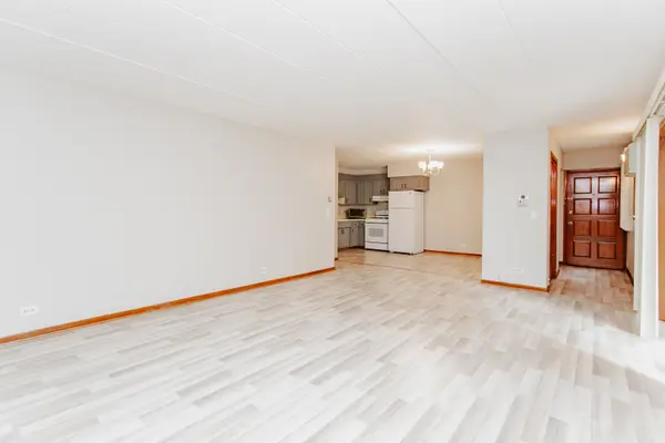 1633 River ST #2A, Des Plaines, IL 60016