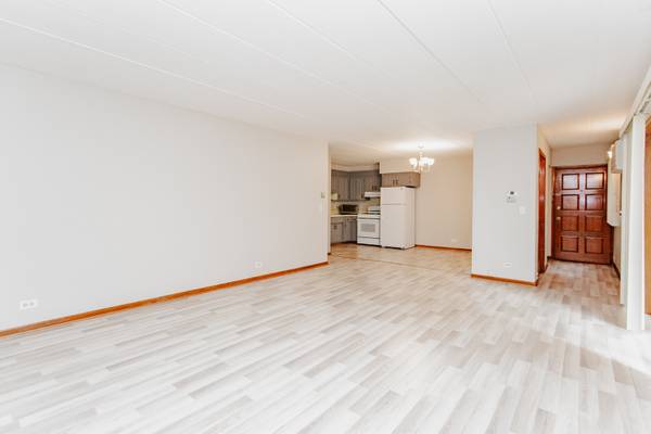 1633 River ST #2A, Des Plaines, IL 60016