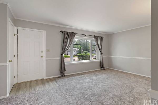 5014 W Greenbrier DR, Mchenry, IL 60050