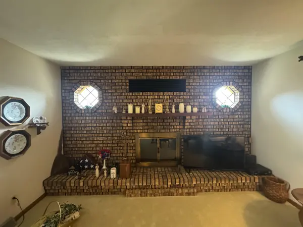 208 Cedar CIR, Charles City, IA 50616