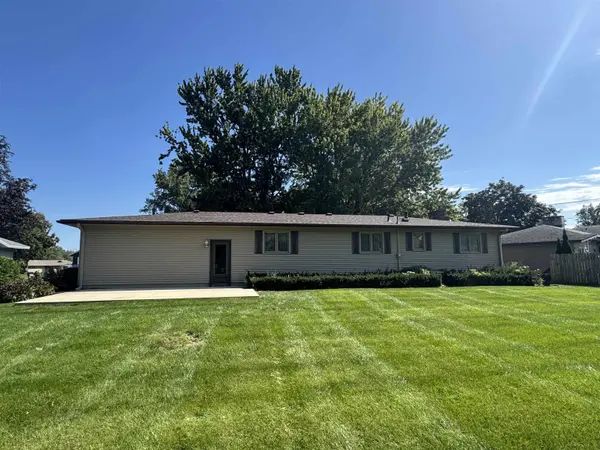 208 Cedar CIR, Charles City, IA 50616