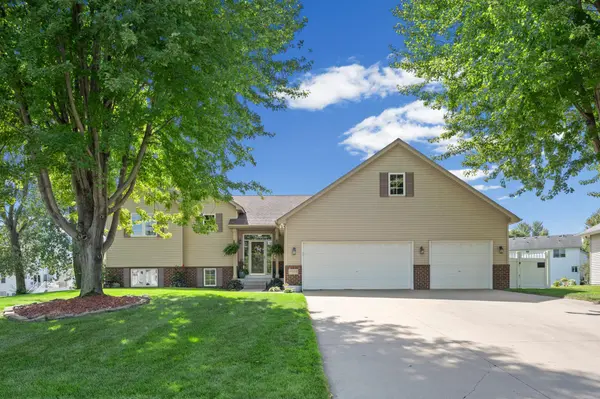 9508 204th ST W, Lakeville, MN 55044