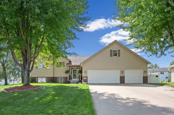 9508 204th ST W, Lakeville, MN 55044