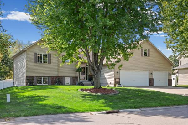 9508 204th ST W, Lakeville, MN 55044