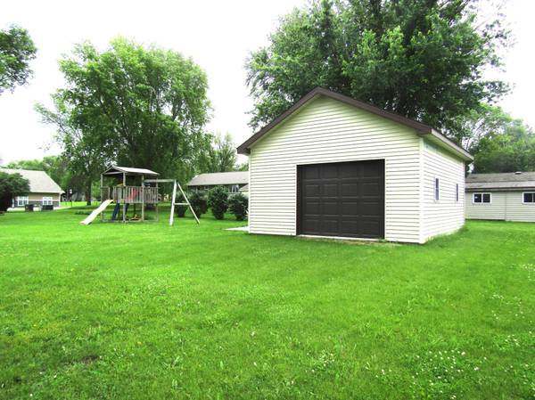 1333 Walnut ST, Dawson, MN 56232