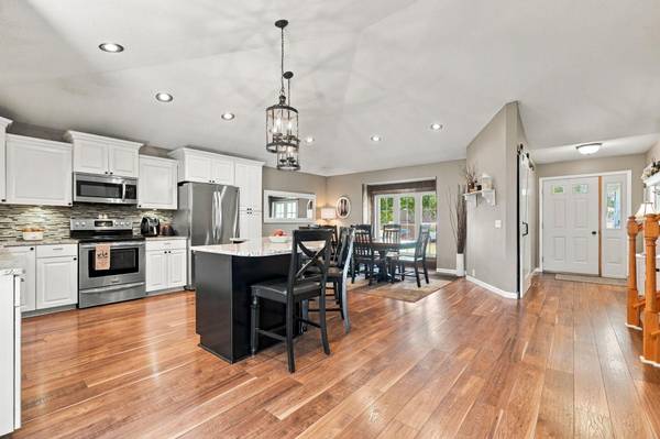 8590 Jorgensen AVE S, Cottage Grove, MN 55016