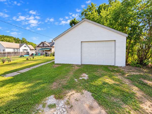 105 Sadie ST, Marble, MN 55764