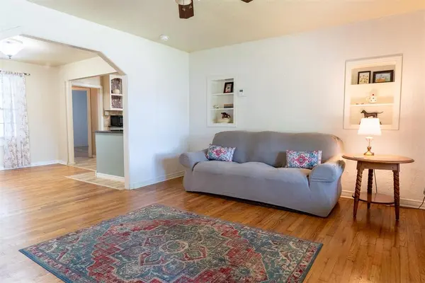 725 N Ash, Pauls Valley, OK 73075