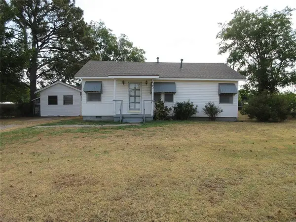 705 N Rangeline ST, Tecumseh, OK 74873