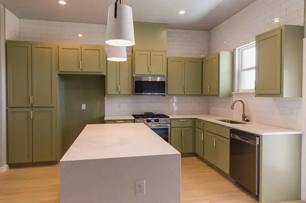 905 S Howard AVE, Moore, OK 73160