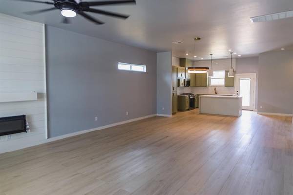 905 S Howard AVE, Moore, OK 73160