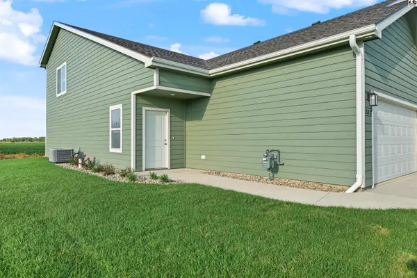 1302 Steve Hawley Ln, Salina, KS 67401