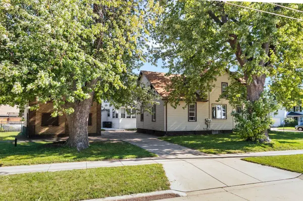 3 EVELINE ST, Oshkosh, WI 54901