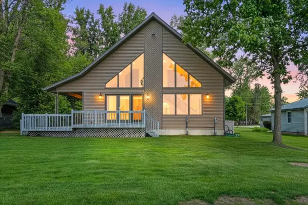 N6298 CATTAU BEACH DR, Shawano, WI 54166