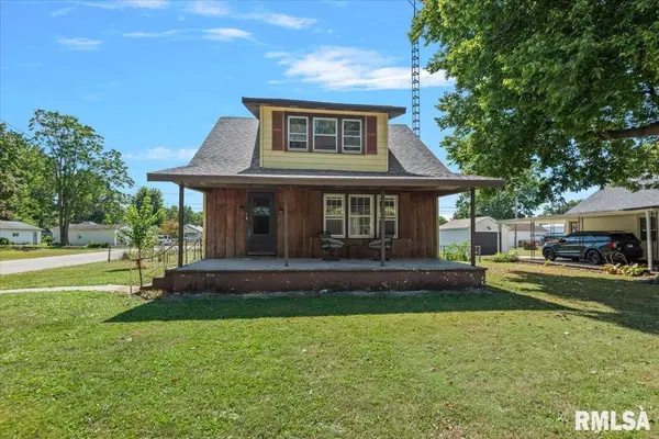 1200 W ADAMS ST, Taylorville, IL 62568