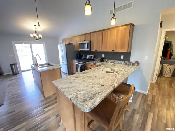 1101 Jesse Scott DR, Riverton, IL 62561