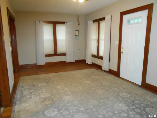 220 E MAIN ST, Good Hope, IL 61438