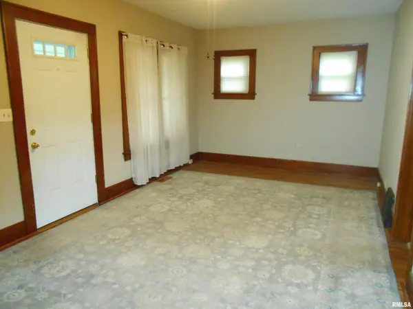 220 E MAIN ST, Good Hope, IL 61438