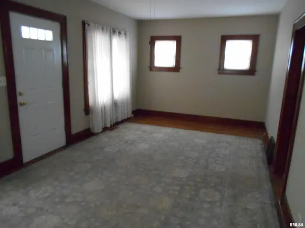 220 E MAIN ST, Good Hope, IL 61438