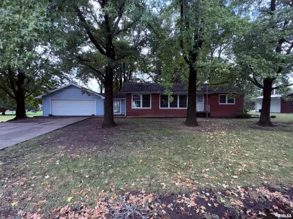 707 S BROADWAY ST, Sesser, IL 62884
