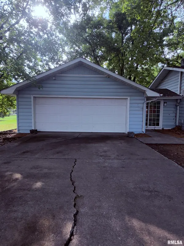 707 S BROADWAY ST, Sesser, IL 62884