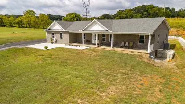1385 Valley Home Rd, Dandridge, TN 37725