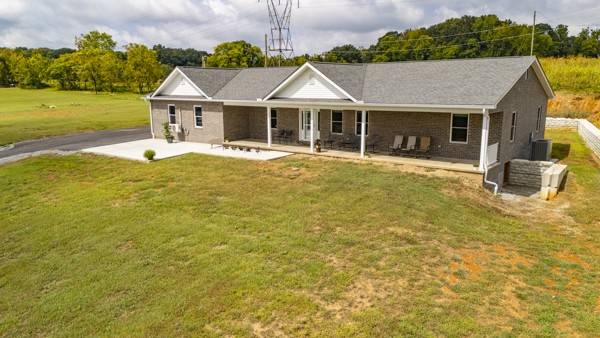 1385 Valley Home Rd, Dandridge, TN 37725