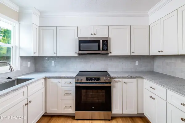 700 Lakeview Drive, Loudon, TN 37774