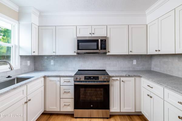700 Lakeview Drive, Loudon, TN 37774