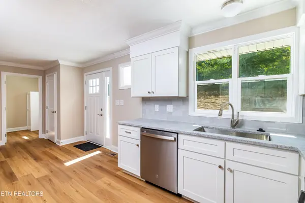 700 Lakeview Drive, Loudon, TN 37774
