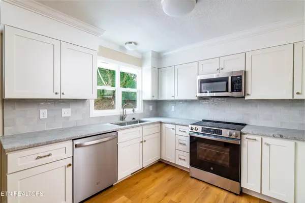 700 Lakeview Drive, Loudon, TN 37774